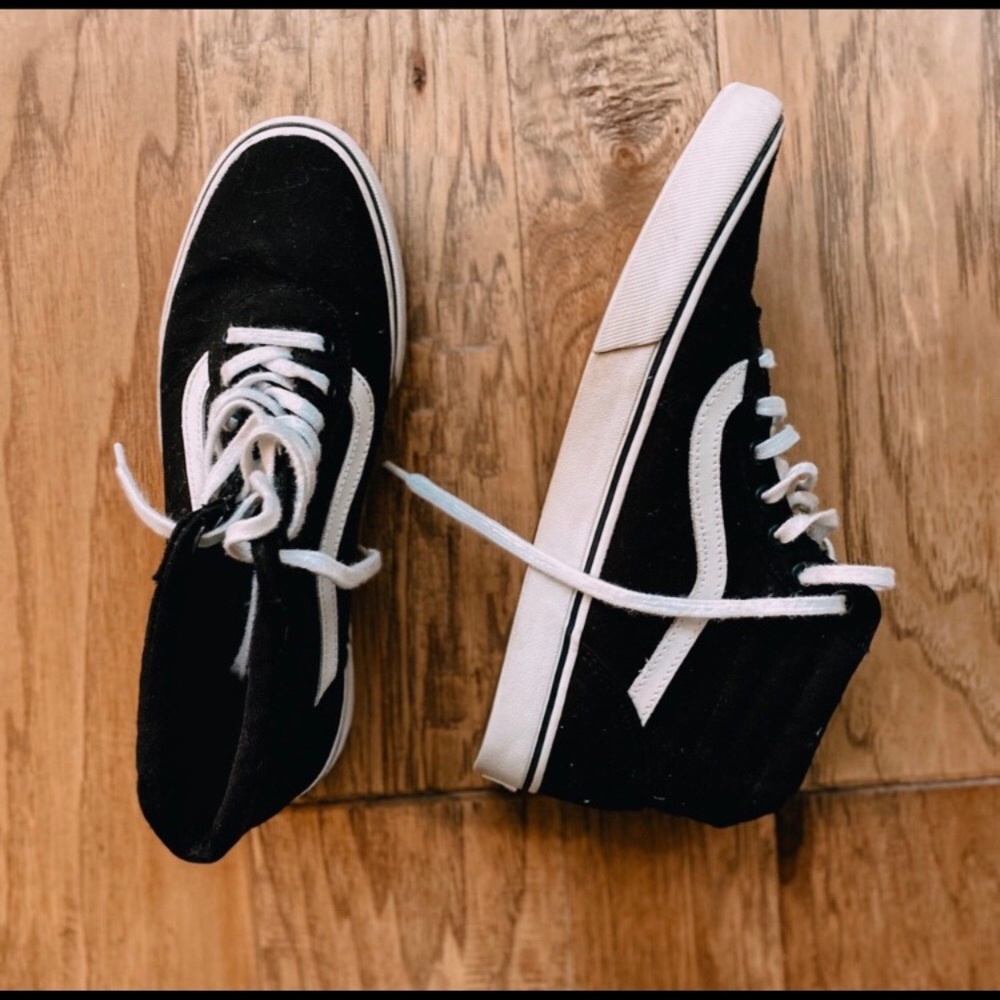 Women’s high top black vans